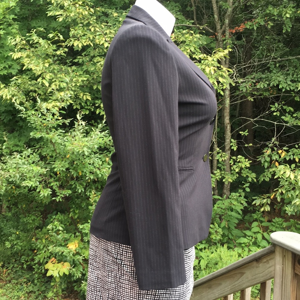 Tahari pinstriped suit jacket size 8 - Picture 5 of 6